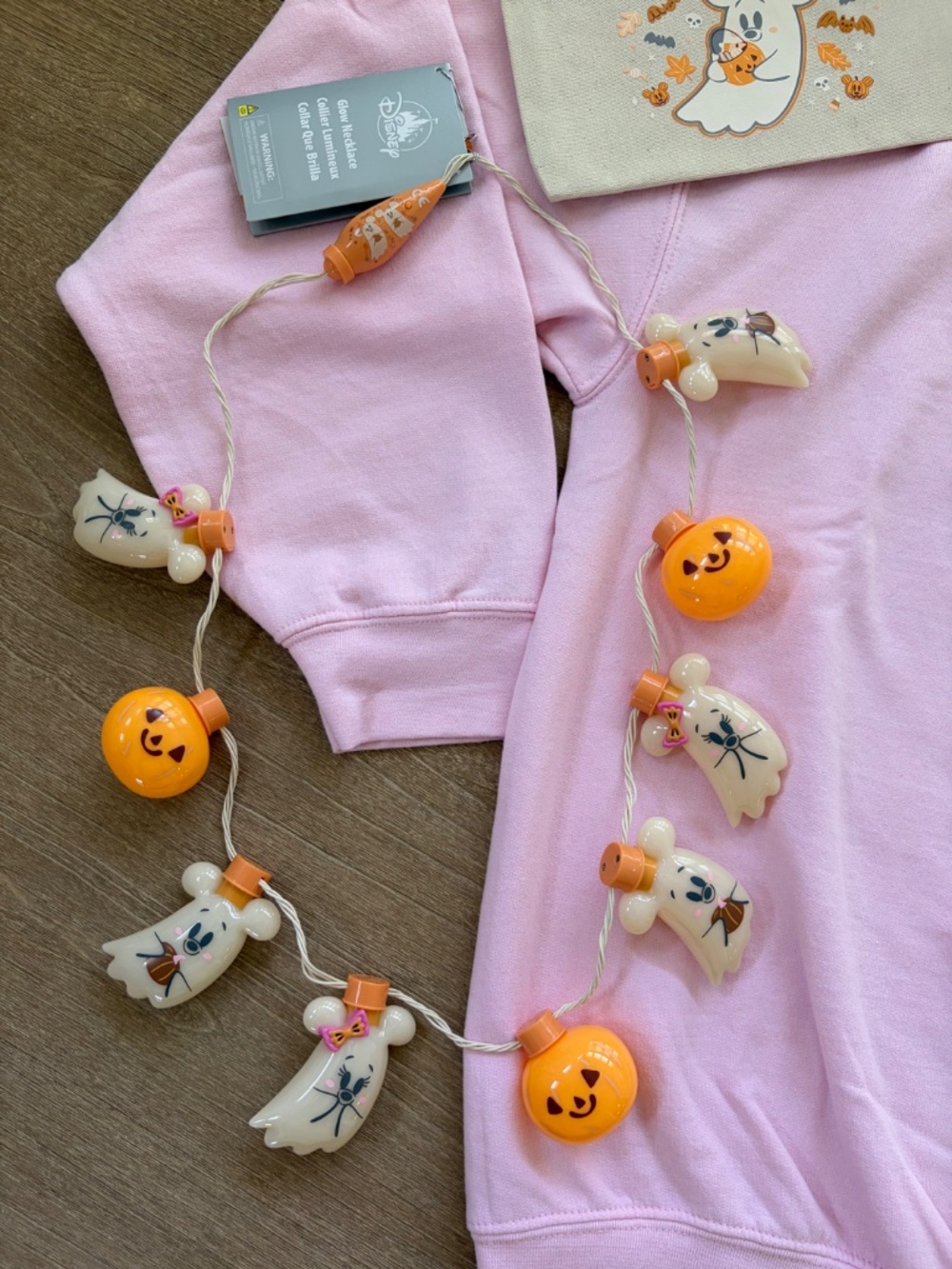 Disneyland 2025 Halloween Cutie Ghost Pink Sweatshirt Size L w/Accessories - Picture 4 of 6